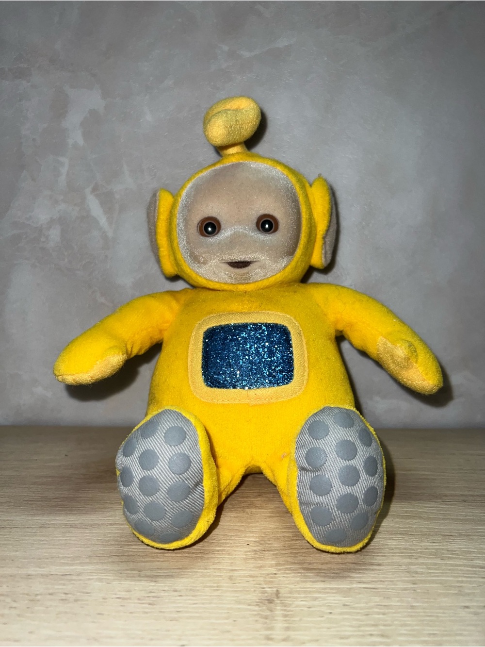 Vintage 1998 Eden Teletubbies Laa-Laa Plush 7” Yellow Stuffed Toy